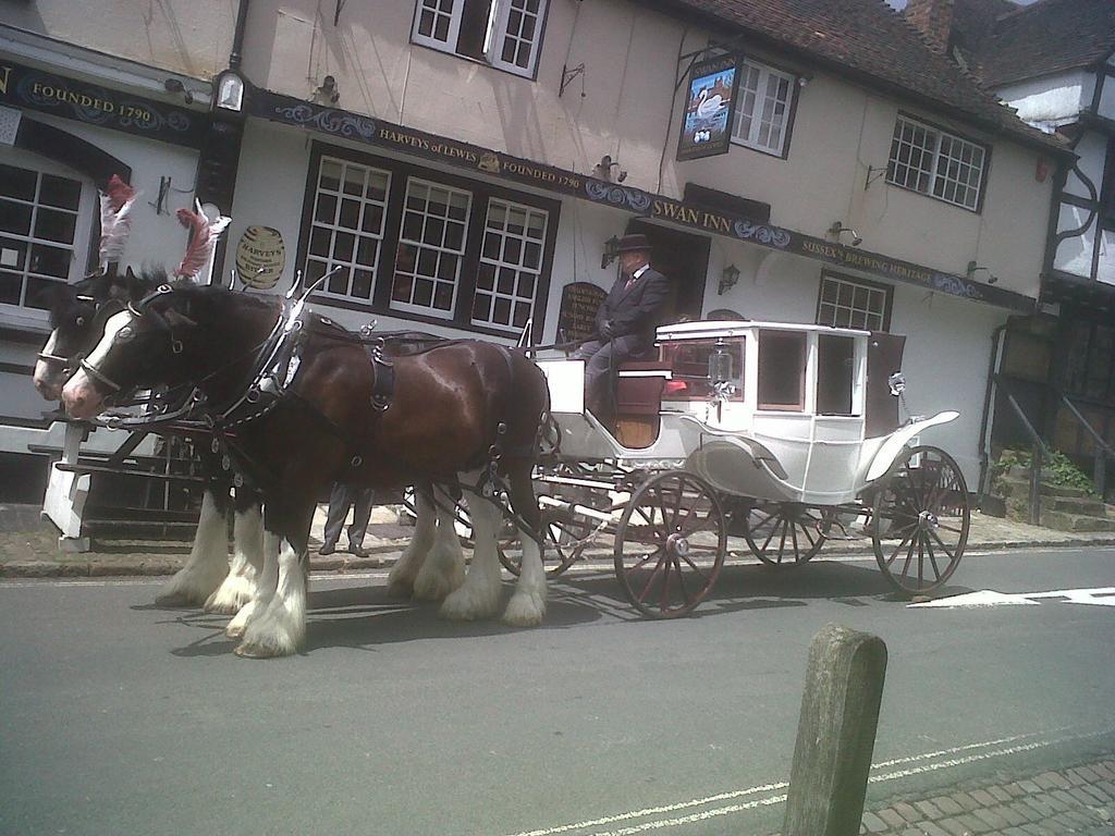 The Swan Inn Мидхерст Экстерьер фото